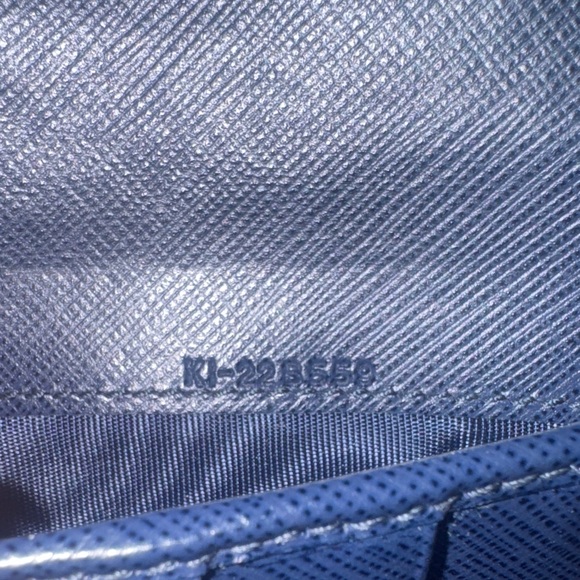 ✅Authentic Salvatore Ferragamo Navy Wallet like new!(code in photo)✅ - Picture 4 of 9